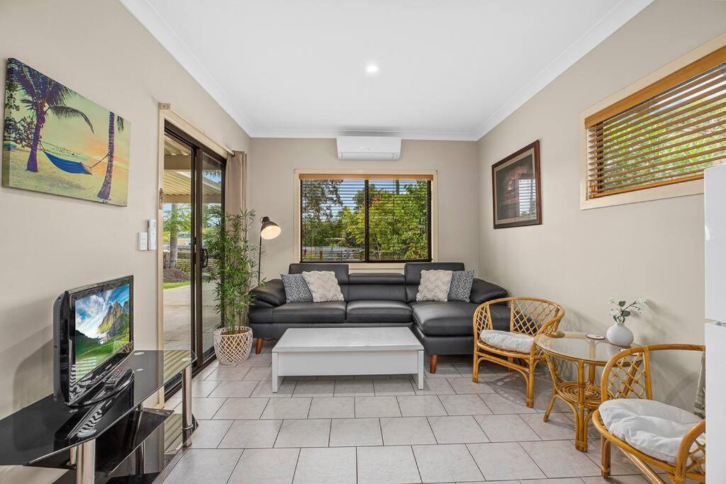 Emerald Hub 2, Emerald Beach