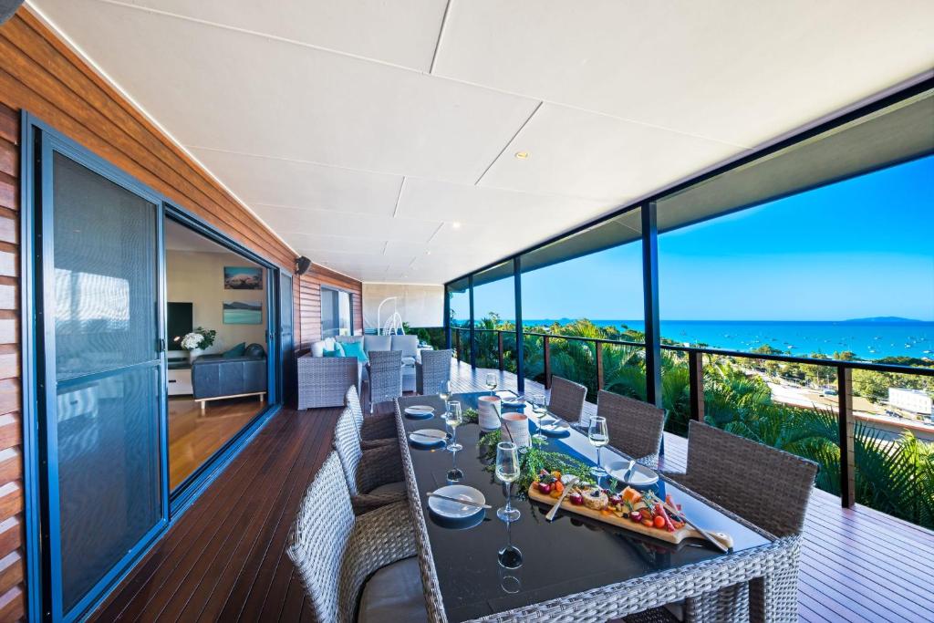 Nautilus on Nara - Spacious Airlie Beach Holiday Home with Ocean Views, Airlie Beach