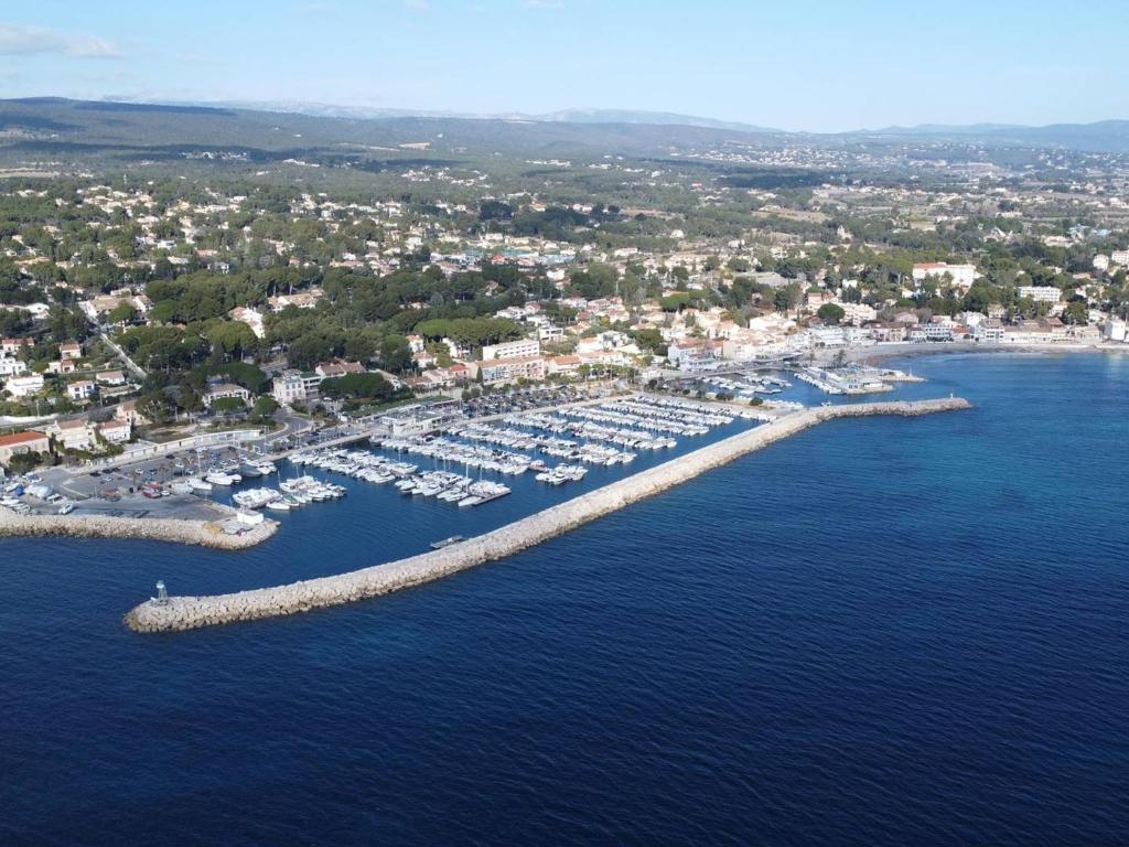 Appartement à 150m plage des Lecques, climatisé, piscine, terrasse, 2 chambres, parking - 4 étoiles - FR-1-770-29 - 3