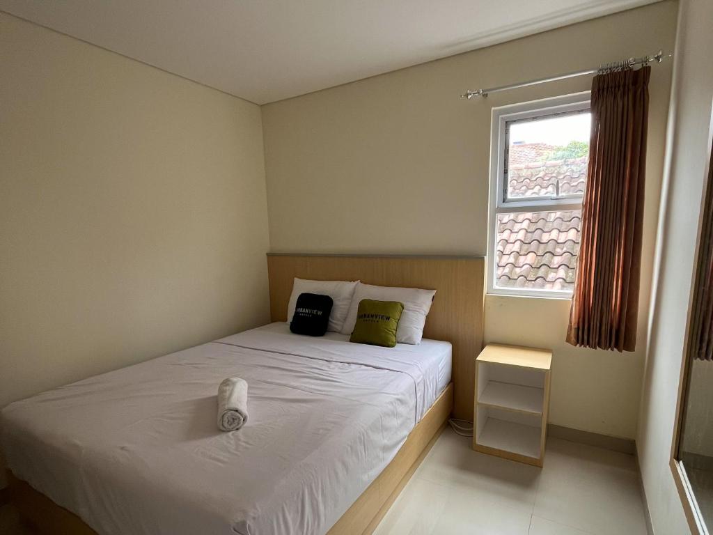Urbanview Indria Inn Solo by RedDoorz