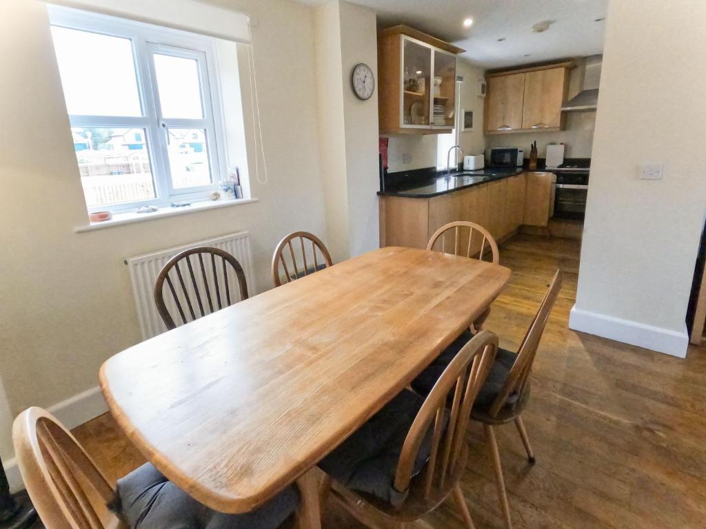 Relaxing townhouse in the heart of Bridport photo 5