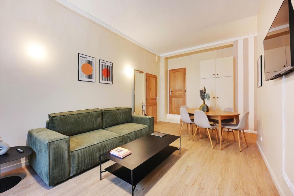 Charming Flat, quartier latin with a private cinema - 2
