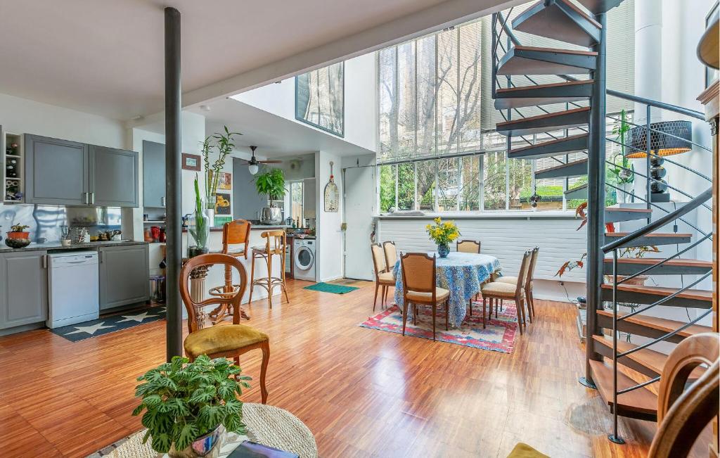 Gorgeous Home In Paris With Wifi - 3