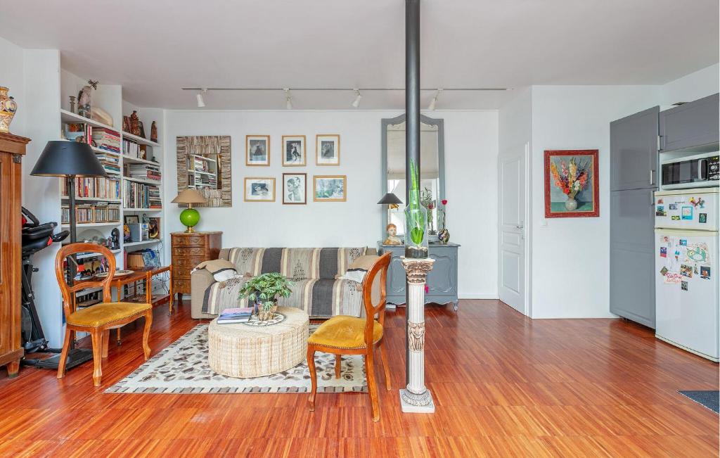 Gorgeous Home In Paris With Wifi - 4