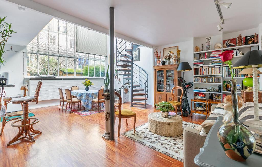 Gorgeous Home In Paris With Wifi - 2