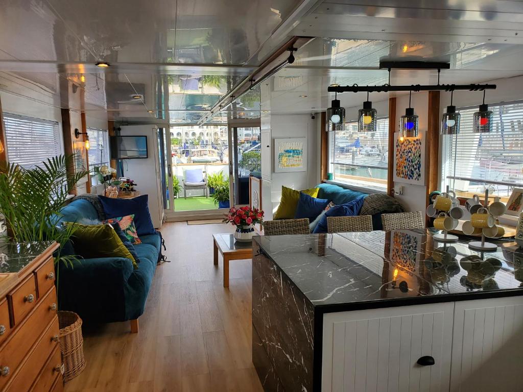 Facilities, JASMINE CORAL JAY Boutique Boatel Ocean Village in Gibraltar