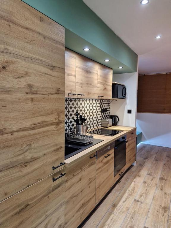 Cosy Haven 5 min from Nice Carnival Hyper-Center! - 2