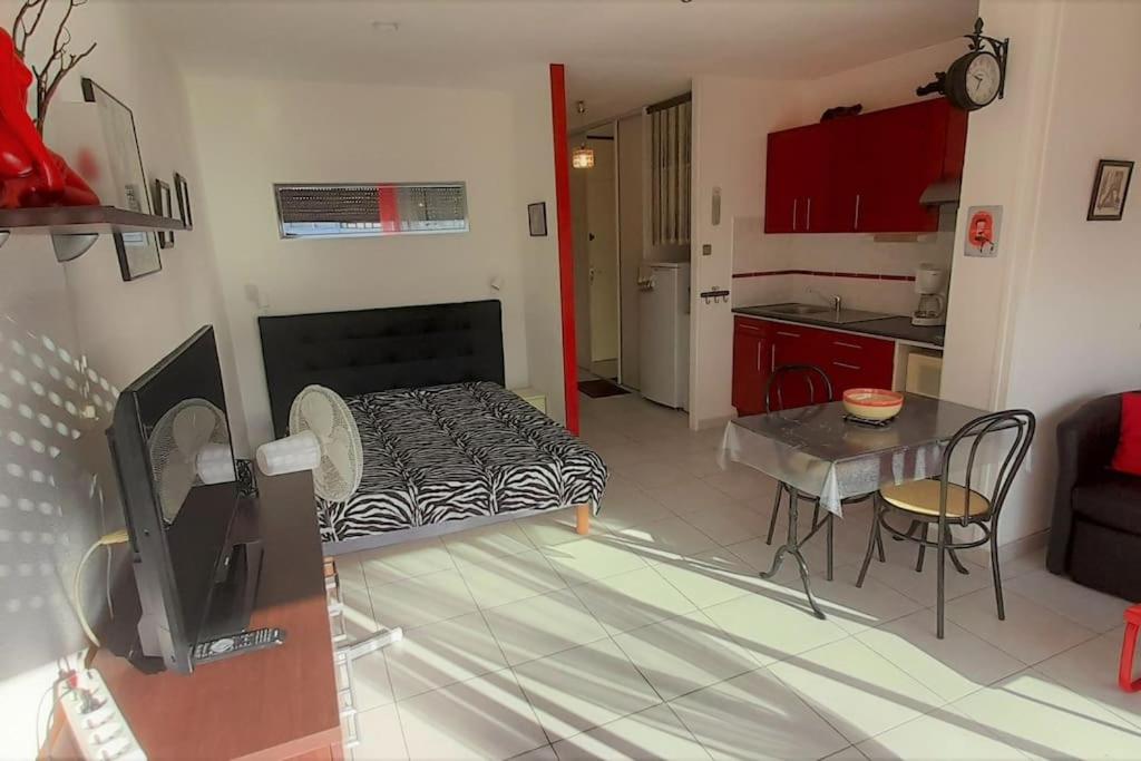 Studio 26, Héliopolis E au village naturiste, Cap d'Agde