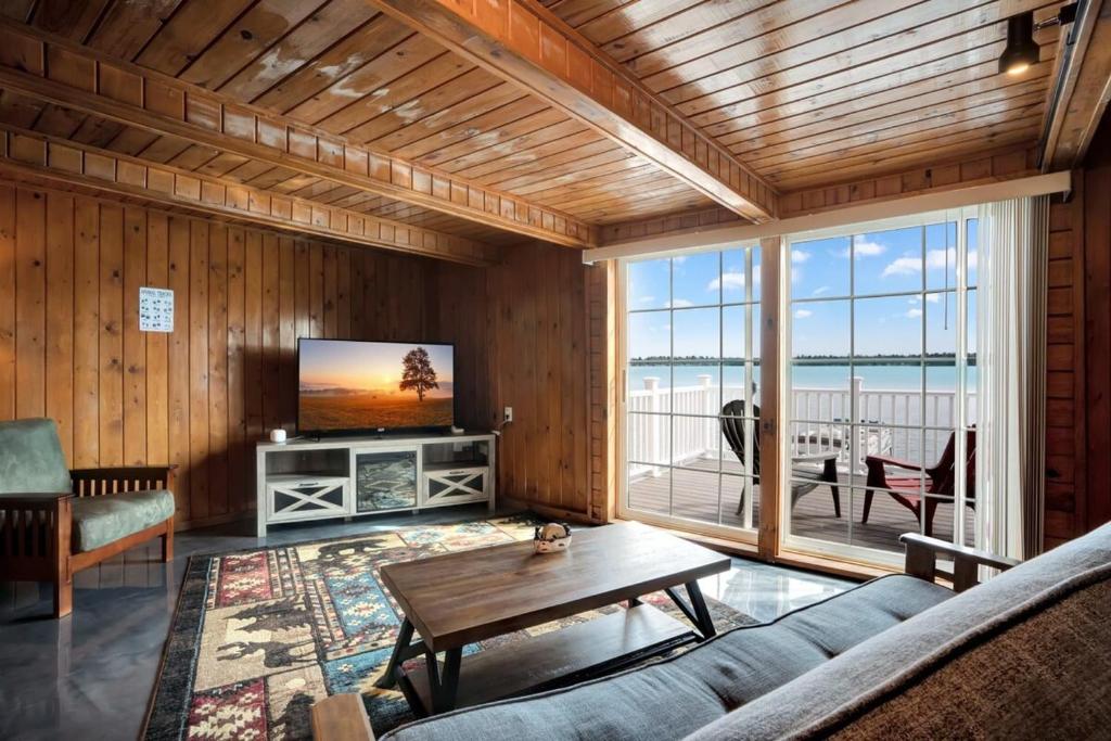 2 Units on Fife Lake with Hot Tub-Sleeps 14, Fife Lake