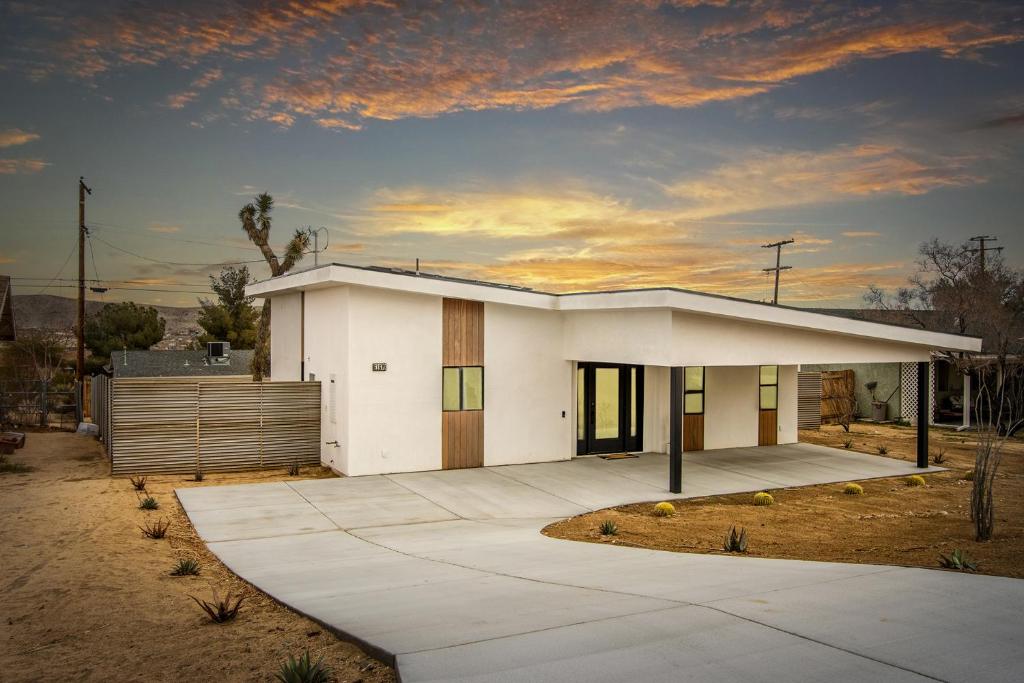 Modern Joshua Tree Village Home, Joshua Tree