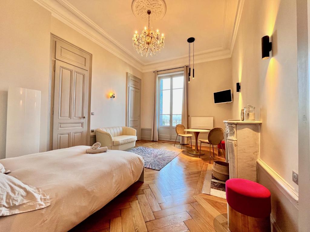 Appartement bourgeois avec terrasse et vue lac - 3