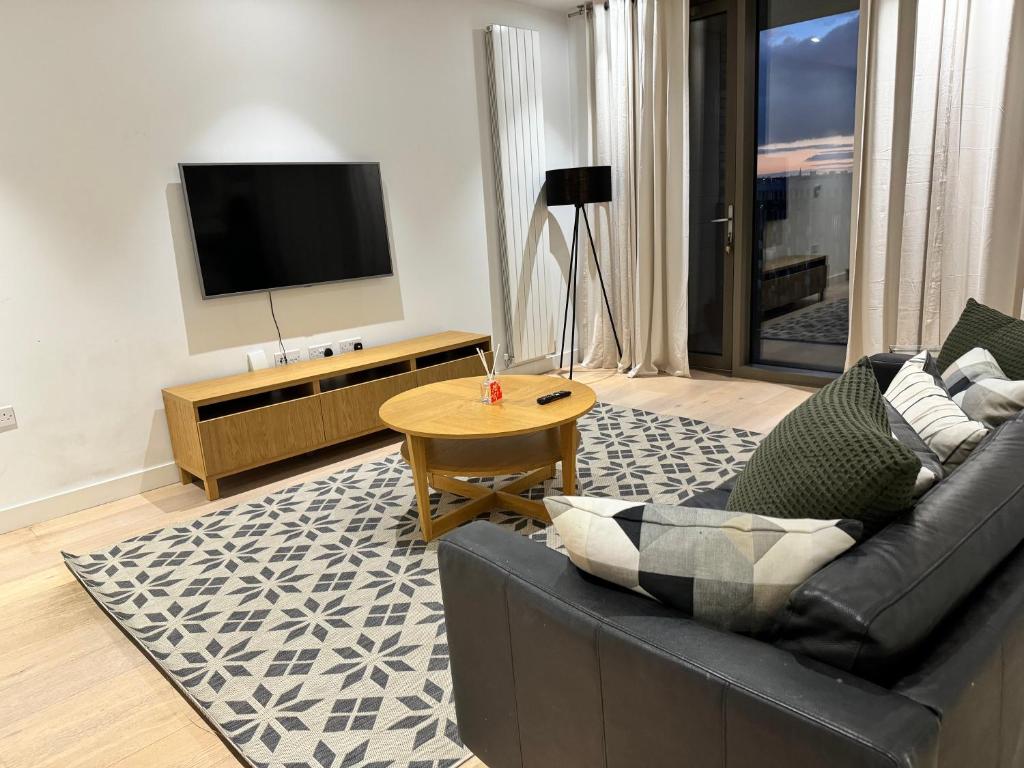 DOCKLANDS STUNNING 2 BED APARTMENT London, Londýn