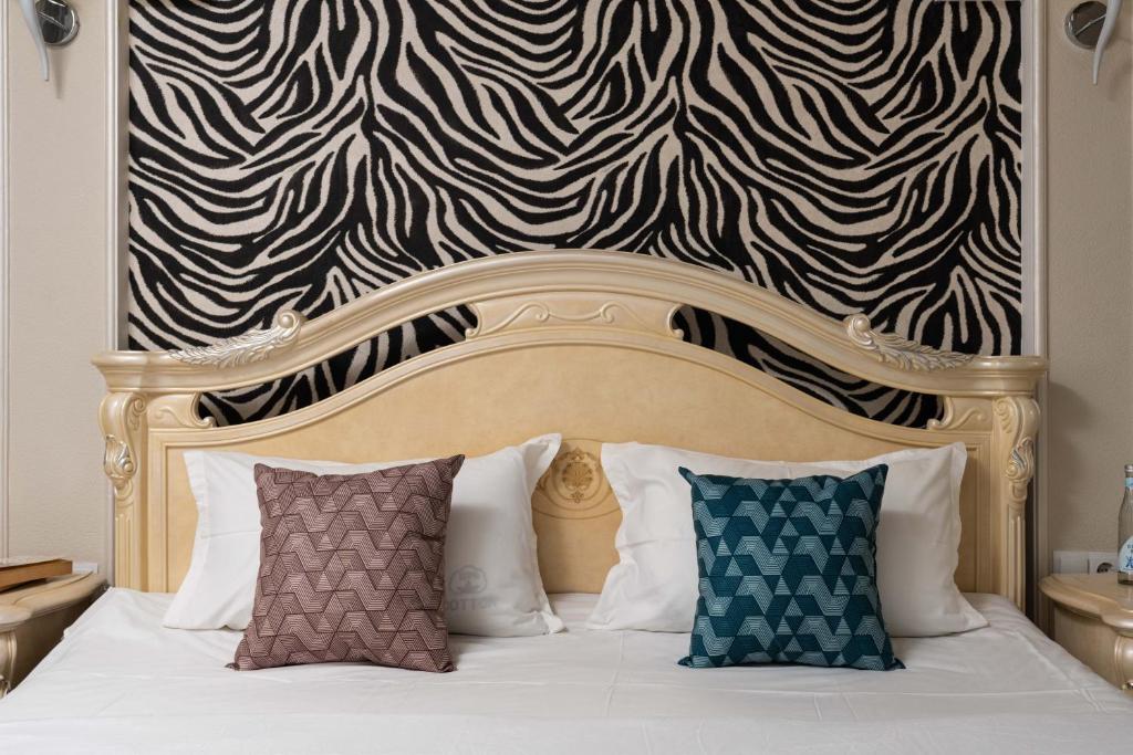 32 Elegant Apartment in CENTER-1, near Le Grand Plaza Hotel, Uzbekistan Hotel, Green EcoPark, Taškent