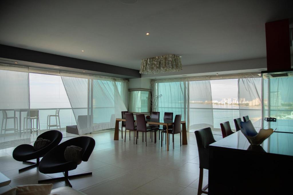 Luxury Condo Peninsula - 5