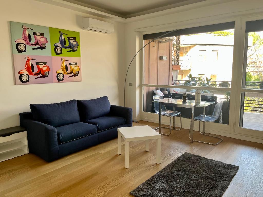 Moderno bilocale con terrazzo, Roma