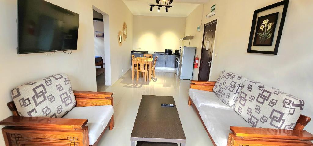 Number 7, 2nd floor, Pebble Bay Apartments with Garden View, Grand Bay