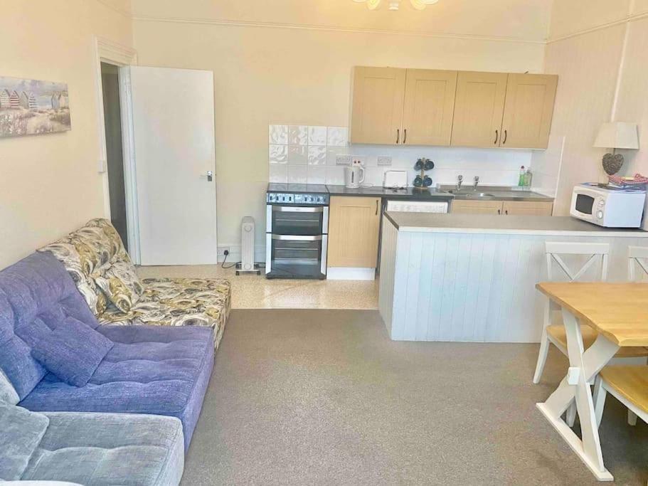 Bright 2-Bedroom Apartment, Penzance photo 5