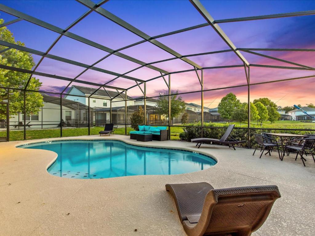 6BR w Heated Pool + 9MI to Disney + Sleeps 14, Kissimmee