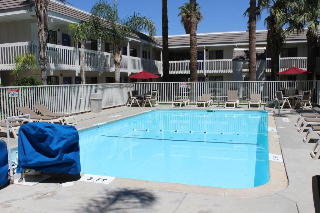 Motel 6-Coalinga, CA - East photo