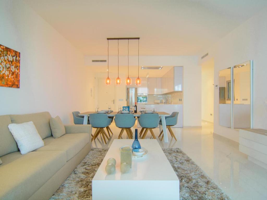 Brand new apartment in Belaire, pools, garden - 5