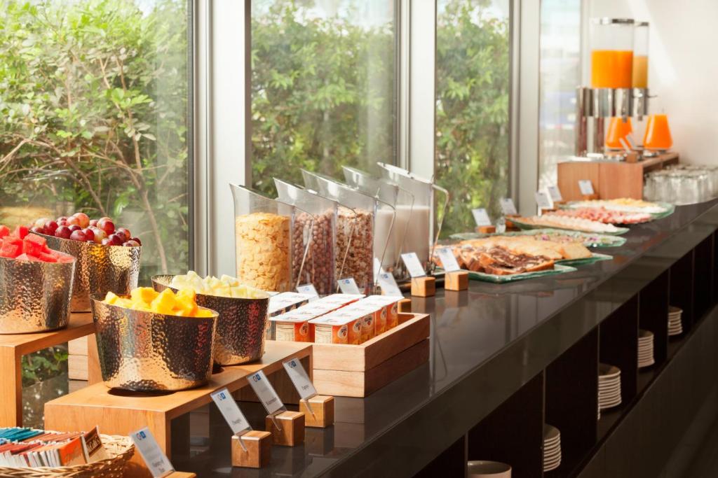 Lima Wyndham Costa del Sol Lima Airport dining