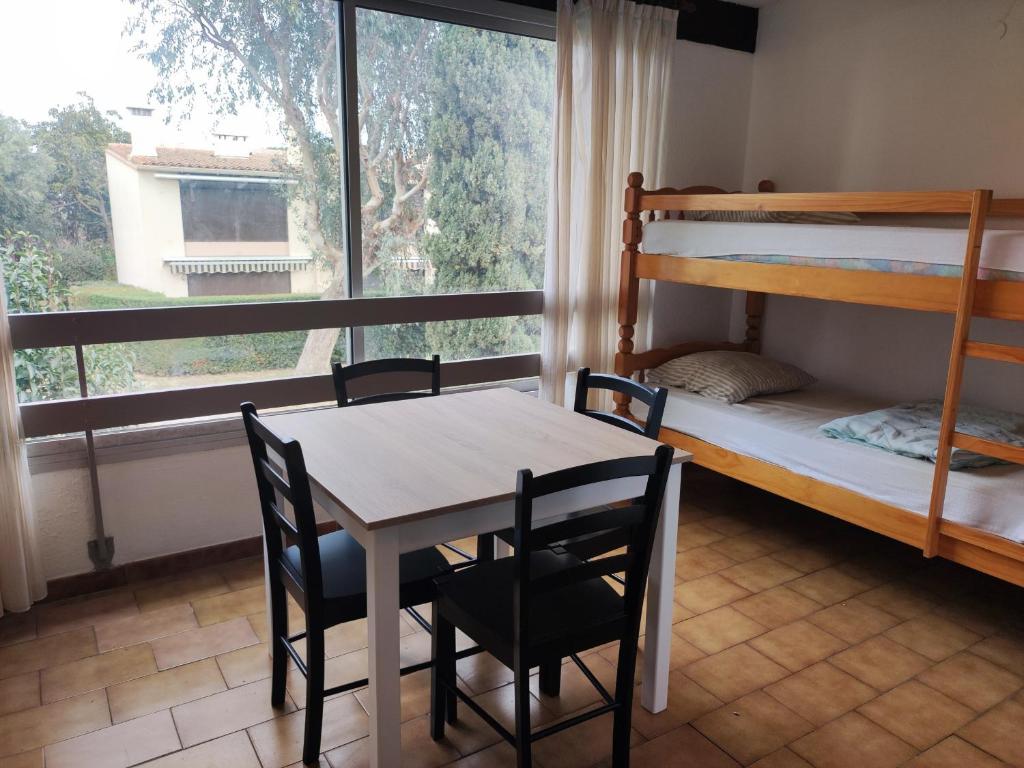 Appartement avec Piscine, Tennis, et Parking - Proche Plages et Commerces - Idéal Familles - FR-1-776-70 - 2