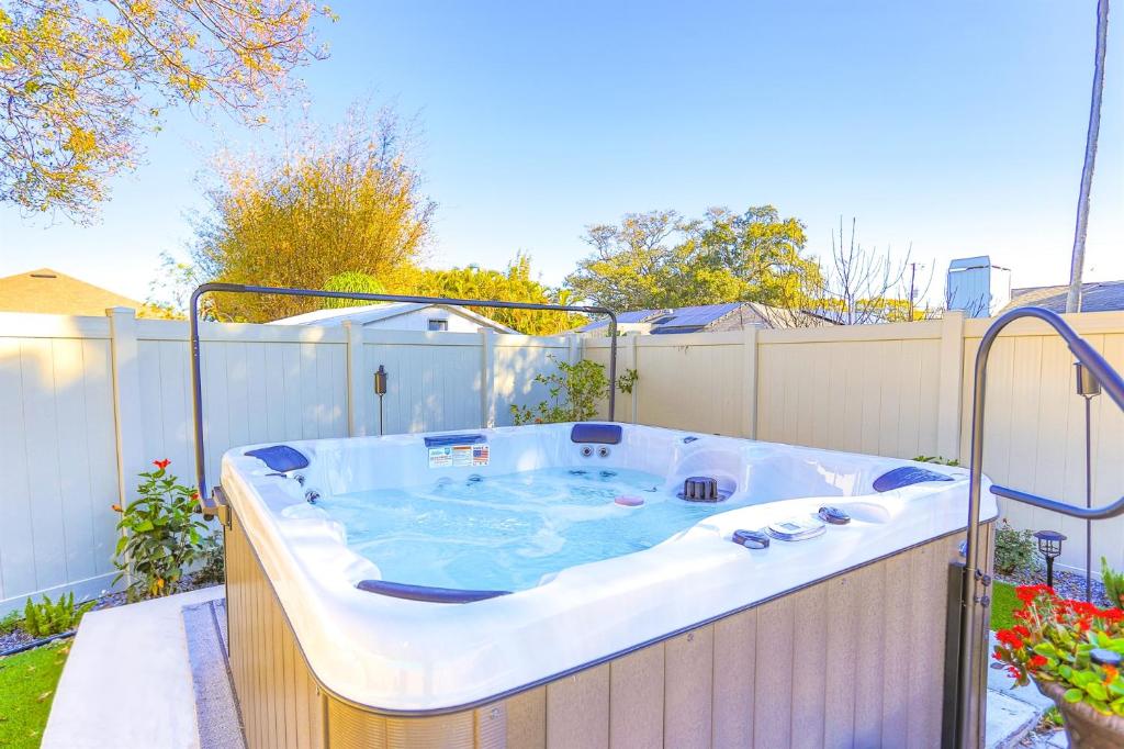 Snook Haven - Hot Tub, Pool, Minigolf, Dog Space, Largo