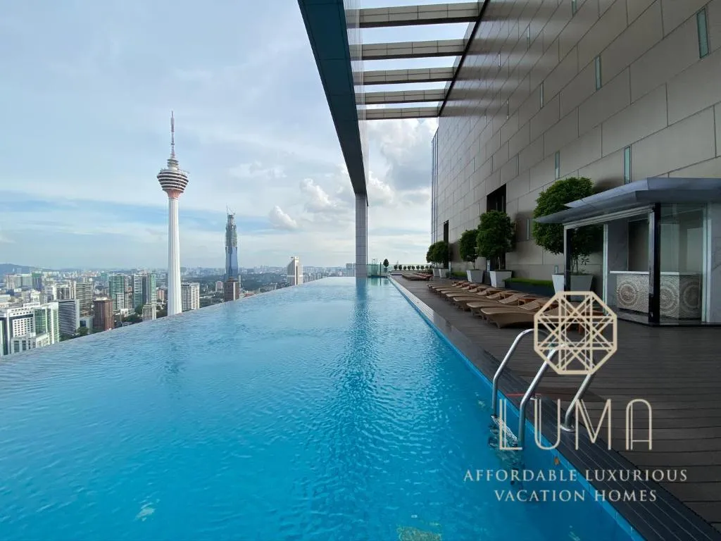 吉隆坡 KLCC 区白金酒店无边泳池 by LUMA，位于吉隆坡的酒店