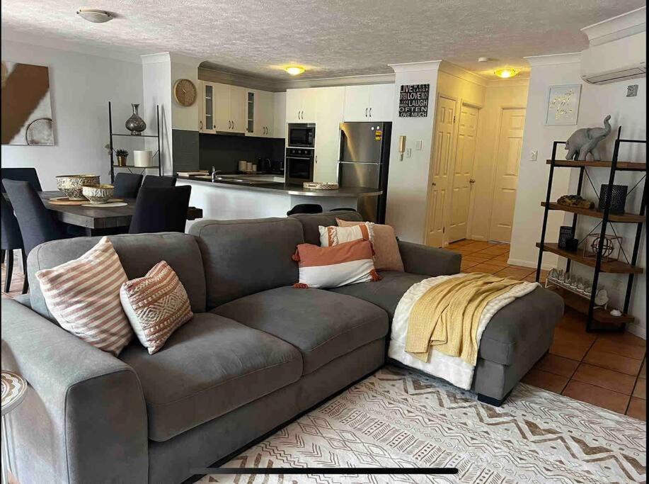 Old Cleveland Views - Stones Corner, Brisbane