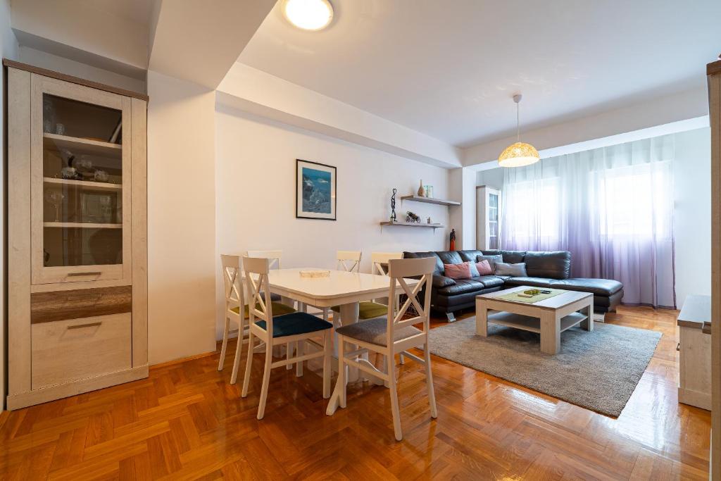 Spacious two bedroom - 4