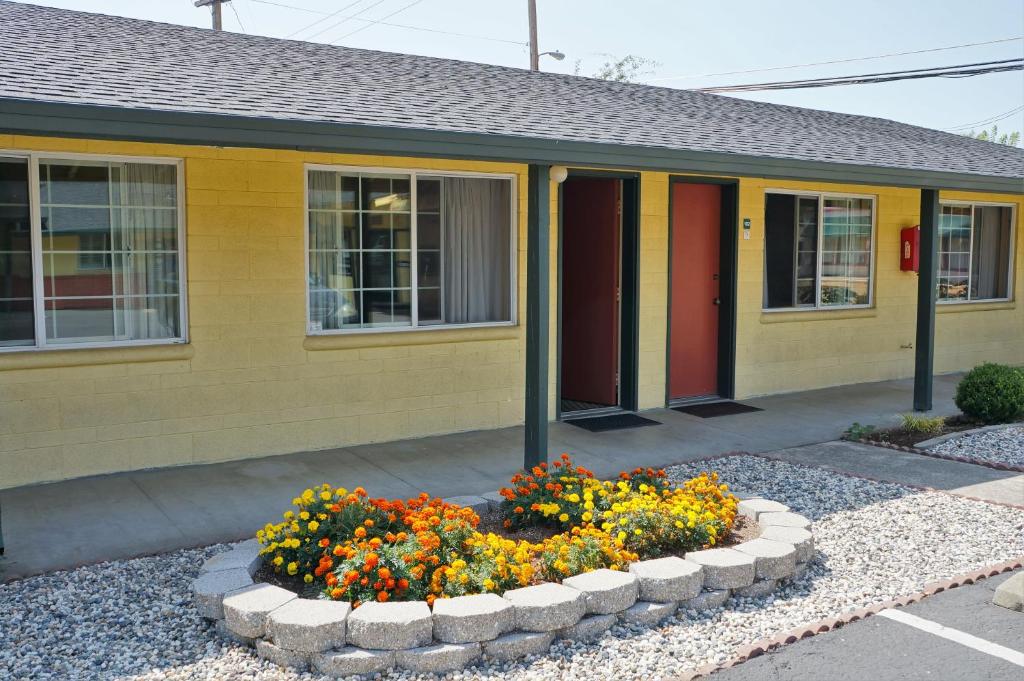 Lakeview Inn — Hotel in Lucerne (CA)