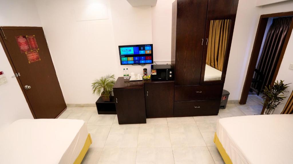 Shared lounge/TV area
