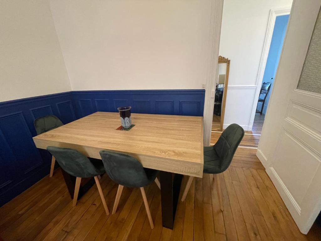 Large family typical Parisian Appartment - 2