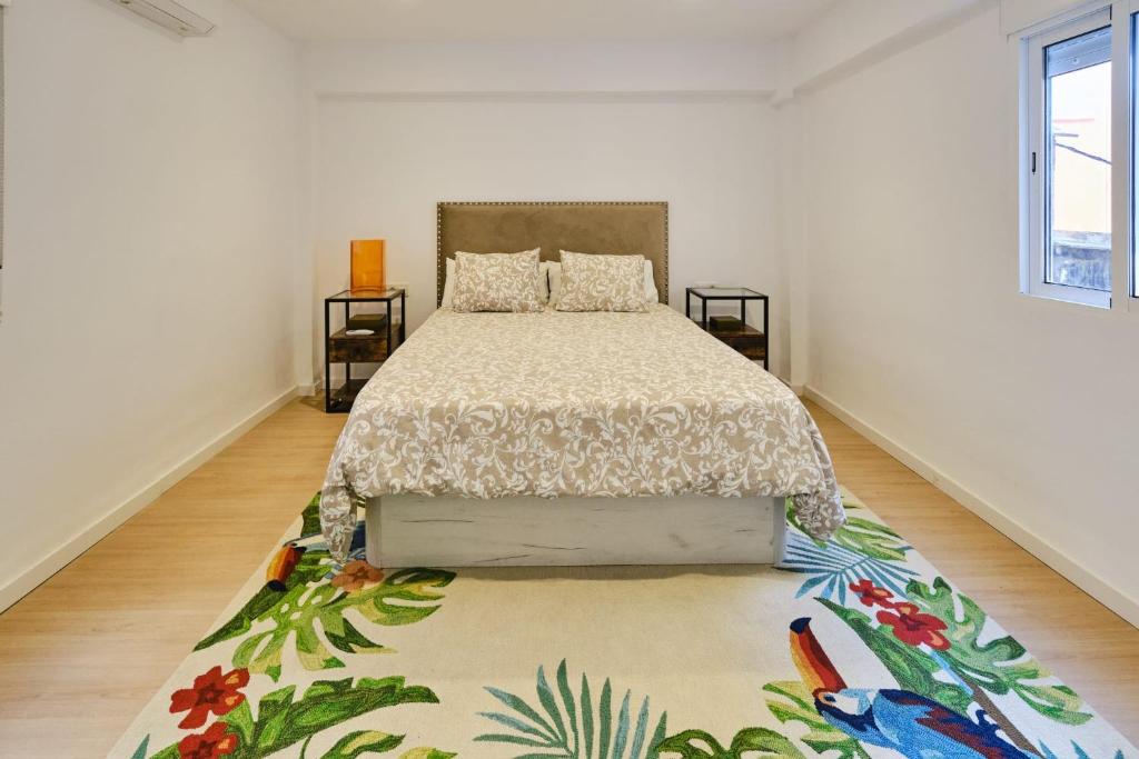 REINA FLAT - 4