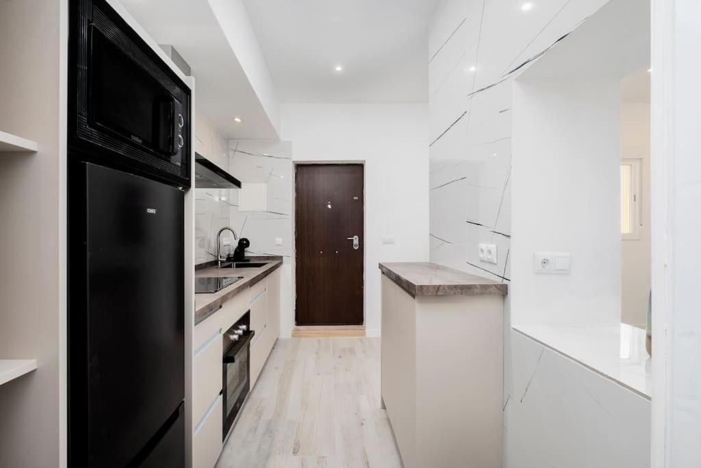 Newly refurbished Modern 2-Bed Apartment in Heart of Torremolinos - 5