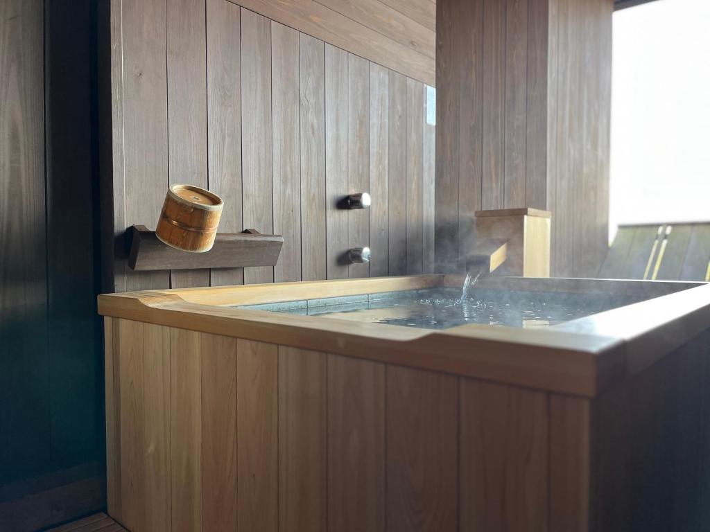 Hot spring bath