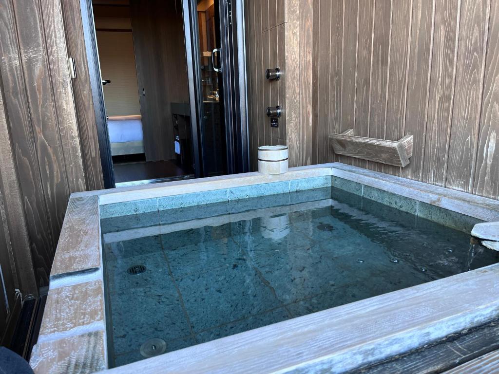 Hot spring bath