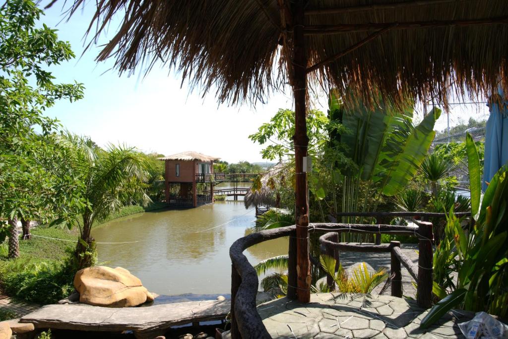 Khu nghỉ dưỡng sinh thái Charm Village