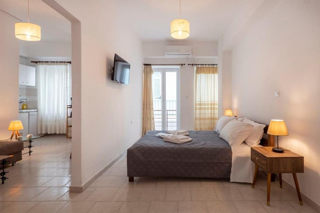 Parikia's Cute Pebble, Parikia