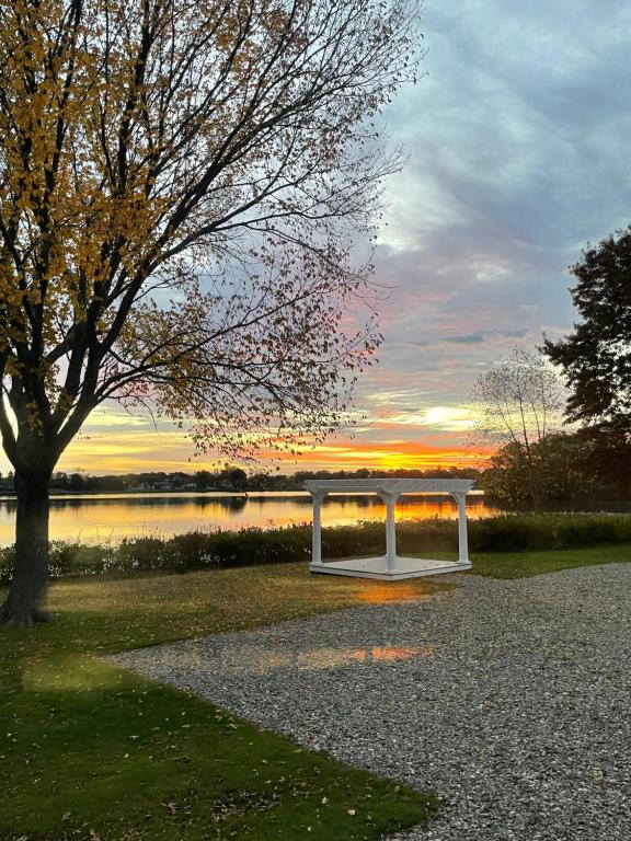Lakeside Inn, Wakefield