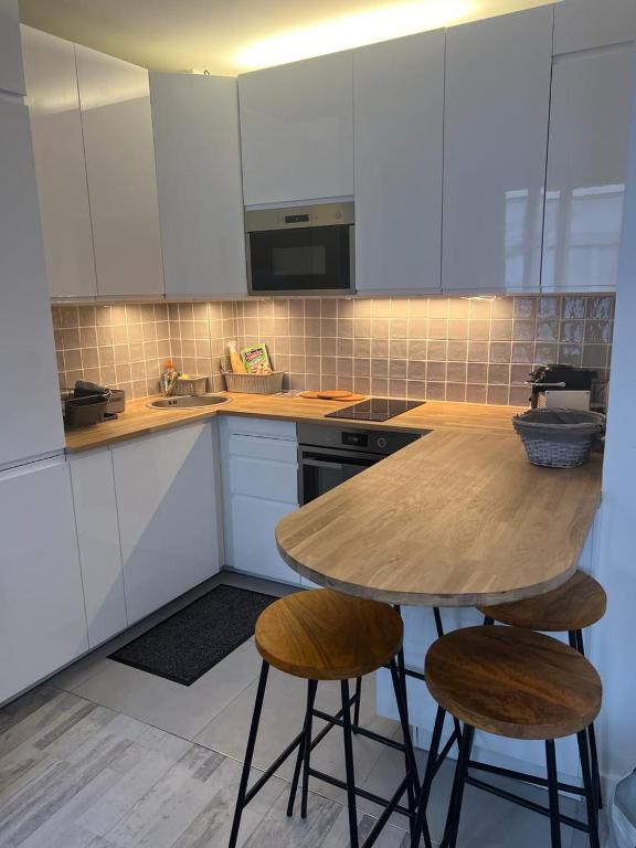 Montmartre Sacré Cœur Appartement Refait à Neuf Paris 18ème - 4 P - 4
