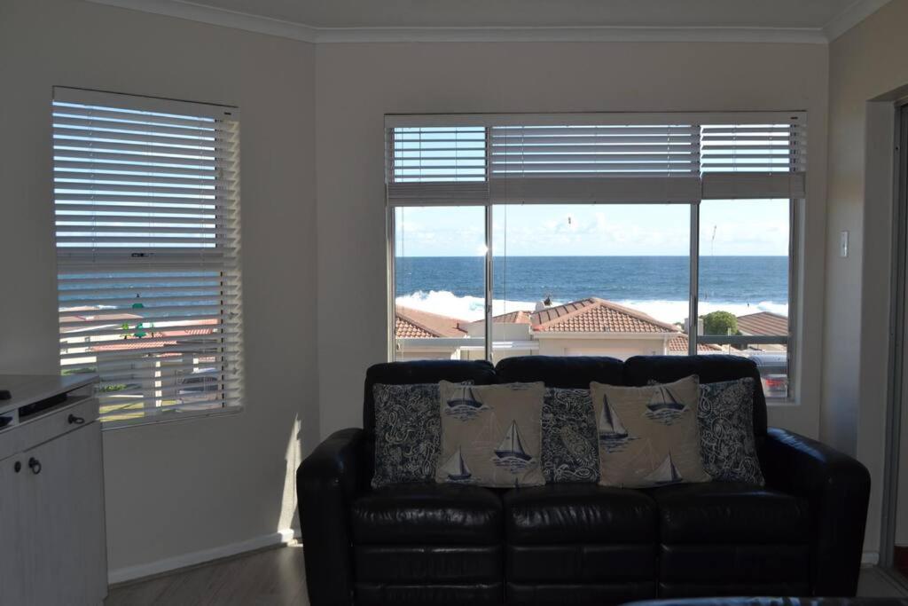 Simplicity with an ocean view 200, Hermanus