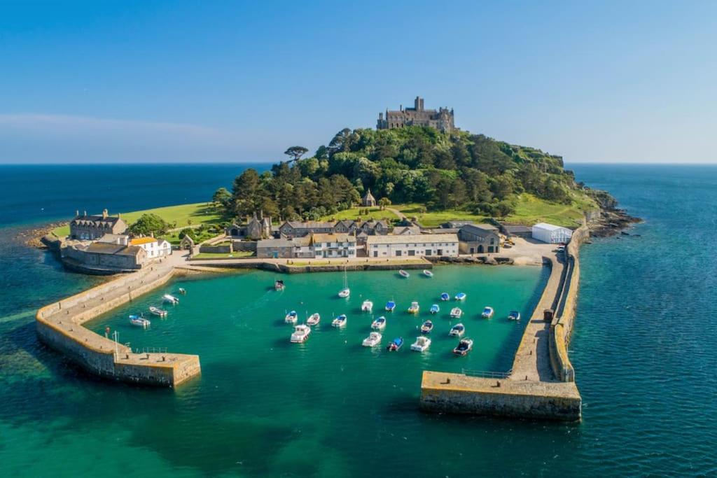 Cosy 2-Bed Apartment near Penzance Seafront photo 4