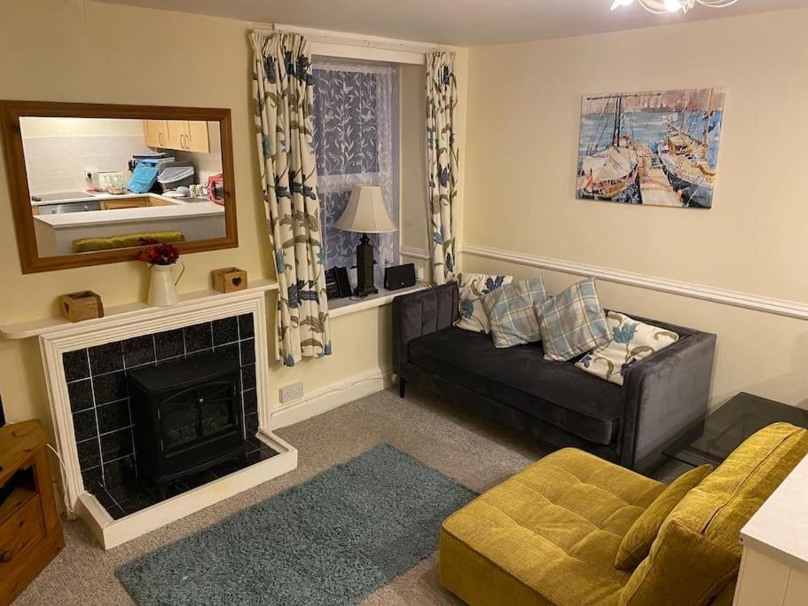 Cosy 2-Bed Apartment near Penzance Seafront photo 2
