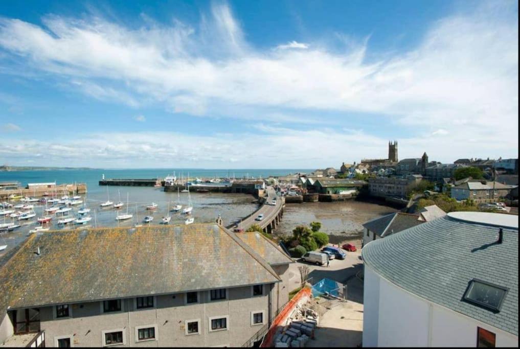 Cosy 2-Bed Apartment near Penzance Seafront photo 8
