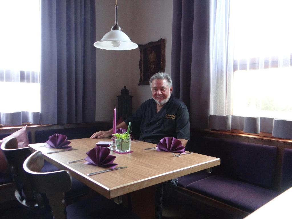Hotel-Restaurant Zum Goldenen Hahnen photo