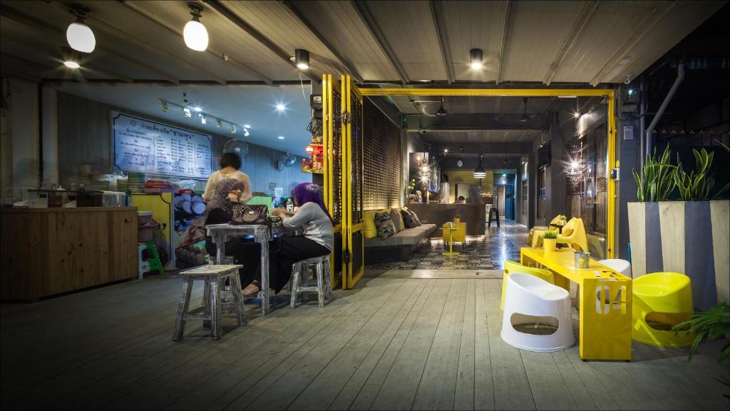 Restaurant, Fulfill Phuket Hostel in Phuket