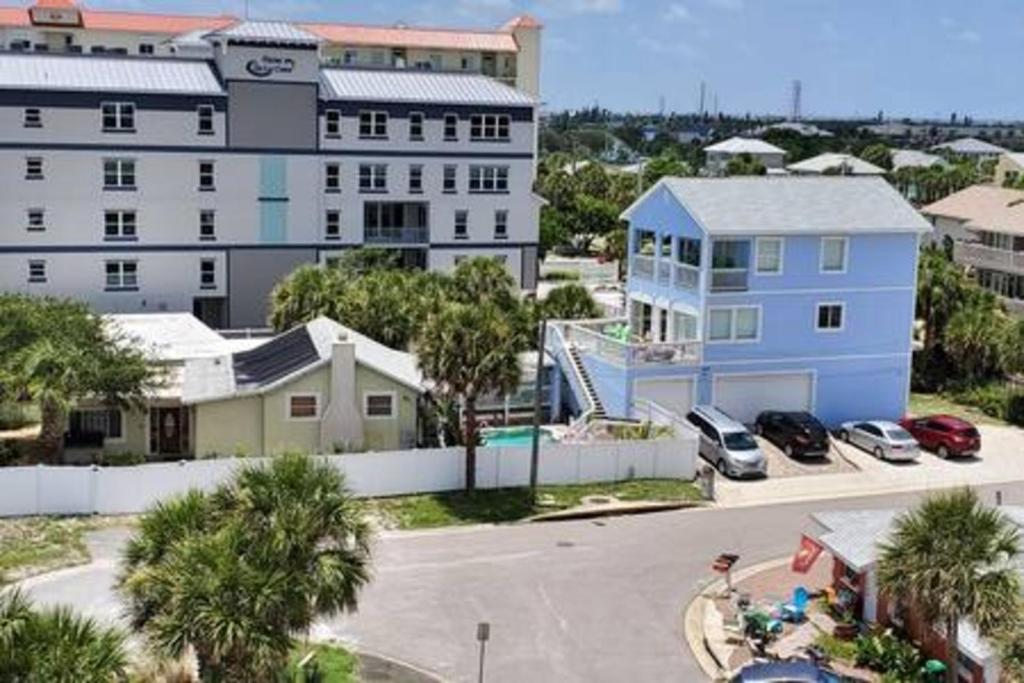 Large Oceanfront Property wPool 8br sleeps 24, Cocoa Beach