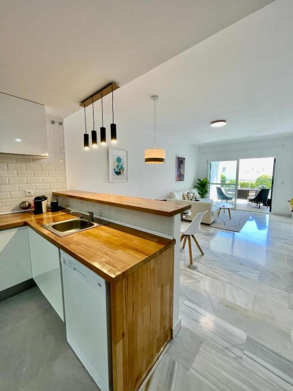 2 Bed Ground Floor Apartment With Pool & Parking - 4