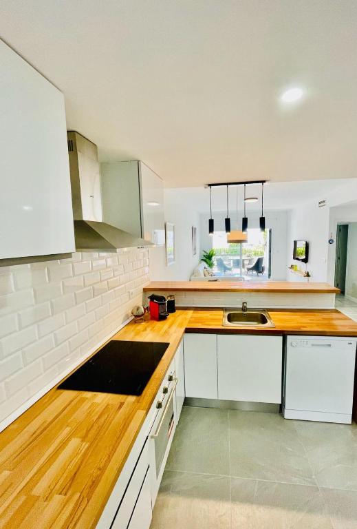 2 Bed Ground Floor Apartment With Pool & Parking - 5